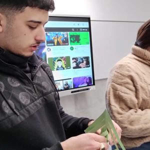 Preparando decoración del mercado
